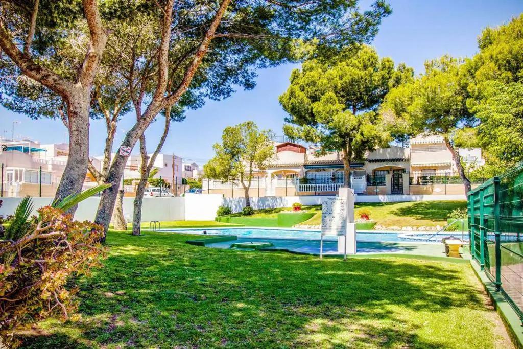Apartament Casa Del Gato Rojo , Communal Swimming Pool , Terrace With Barbecue Торевьиа Экстерьер фото
